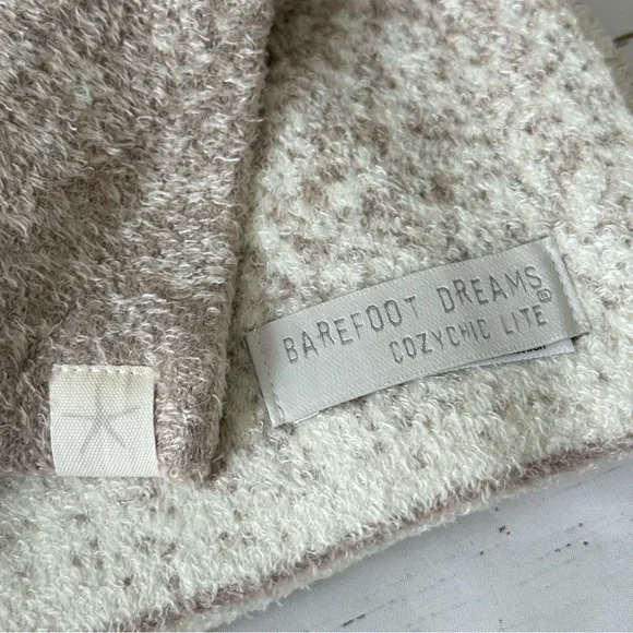 Barefoot Dreams CozyChic Lite Wrap Knit Scarf Cream Taupe New With Tags - Picture 3 of 5